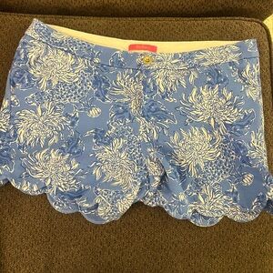 Lilly Pulitzer Blue and White Floral High Waist Shorts s 16